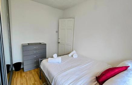 Cosy 3BDR Home With Free Parking In Harrow - Photo 26