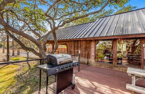 Hill country gem with private pool, deck, firepit, Ping-Pong, foosball, & WiFi - Photo 43