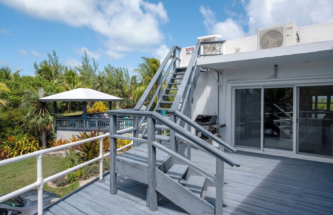 Shoreline Serenity: Secluded Coastal Villa - Foto 22