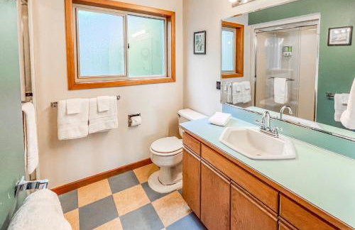 Hot Tub & Game Room in Large Ocean Front Home! Second Story - Foto 16