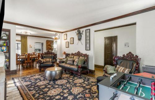 Castle Stay by Gathering Place Hot Tub & Fire Pit - Foto 10