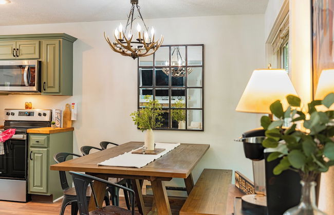 The Après-alpine by Avantstay Cozy Modern Cabin w/ Deck - Foto 29