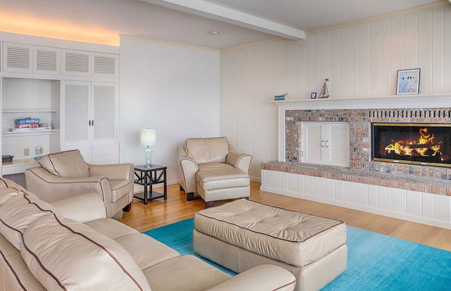 Four Stone Beach House - Photo 21