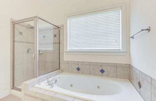 6 Mi to Southern Belle Farm Home with Patio! - Foto 15