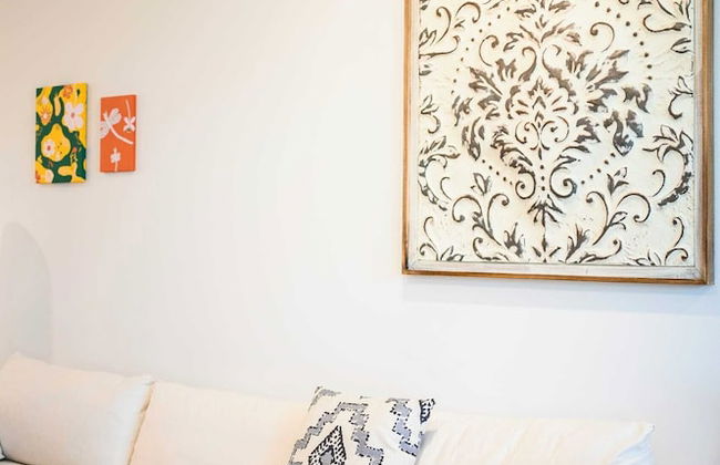 Chic Modern Retreat With Stunning Views 1360 Sqft - Photo 19