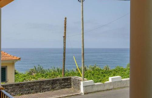Coastal São Vicente Mountain & Sea View Hideaway with Free Parking - Foto 46