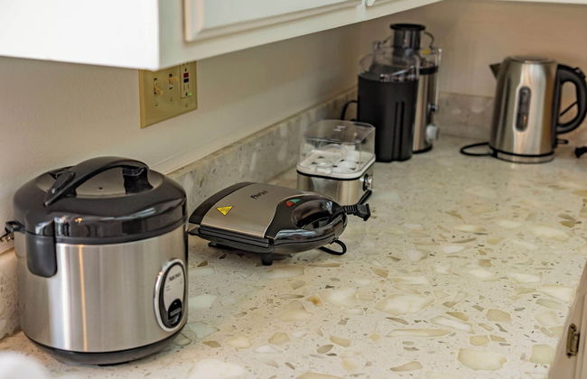 Serene Retreat & Modern Comforts in Rowland Heights - Foto 31