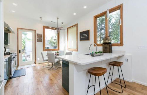 Stunning 2-Bedroom Home near Downtown Culver - Photo 15