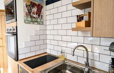 Beachside Bliss in Heart of Town - Foto 26