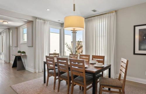 Downtown w Rooftop Deck 4 Bedrooms 3 Baths - Foto 40