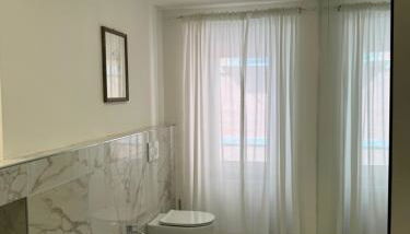 Re House Suite & Deluxe Apartament - Foto 5, Shower