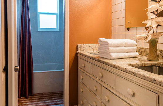 Chic Renovated Oasis: Disney & Universal Nearby 4 Bedroom Home by RedAwning - Foto 21