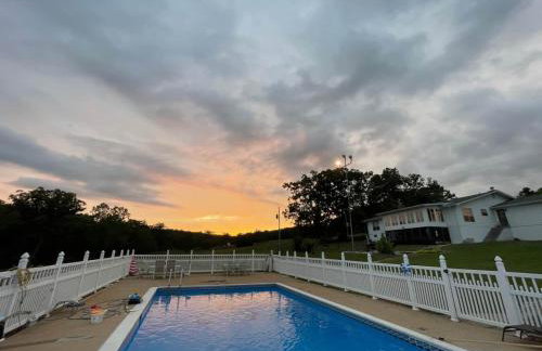 Private Lake Farm Retreat - 5 Homes - 1hr from STL - Foto 9