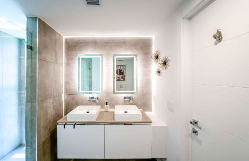 Bayview Villa by Rove Travel - Waterfront with Patio - Foto 21