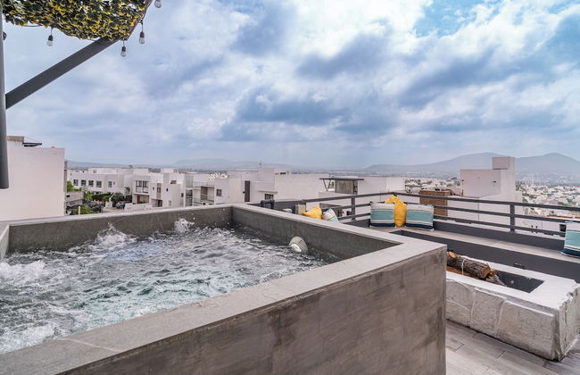 Luxurious 5-bedroom House With Air-conditioning & Private Rooftop in Juriquilla - Foto 36