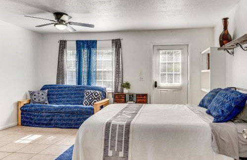 Wooded Couples Retreat with Lanai in Interlachen - Photo 9