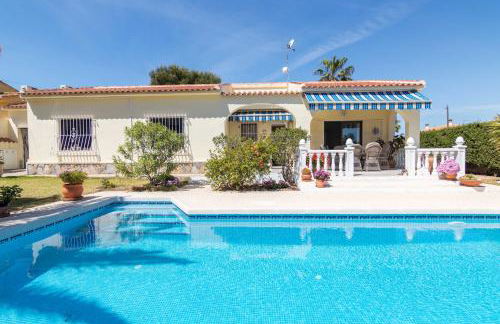 Charming one-floor villa with private pool in Los Balcones - Foto 1