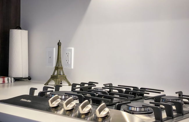 Charming Oasis Close to Airport & Downtown - Photo 29