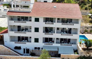 La Perla Apartments 2 - Photo 13