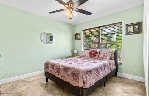 Bright and Comfy 5 Star Location with a Heated Pool - Photo 14