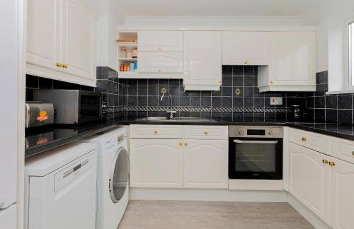 2BR with parking, Mill Hill, NW London, 10min Tube - Foto 9