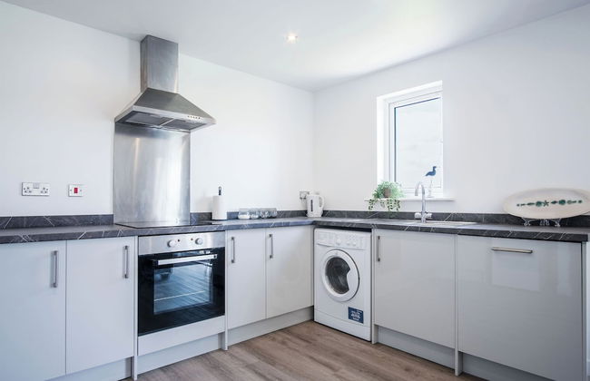 Beach View - 2 Bed Apartment - Llanelli - Photo 16