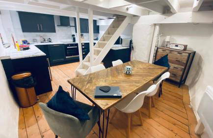 SPINDRIFT is A Beautiful Newly Refurbished THREE BEDROOM Private Family House located on the OLD HARBOUR and the COASTAL PATH in the Heart of Beautiful POLPERRO - Foto 1