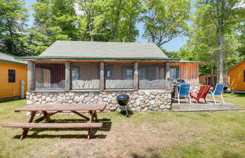 South Twin Lake Cabin with Seasonal Dock and Slip! - Foto 8