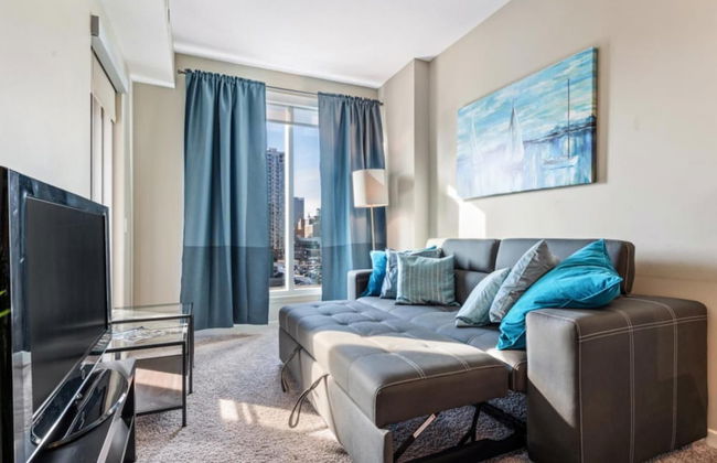 Modern DT Condo Balcony Parking Gym Hot Tub - Foto 14