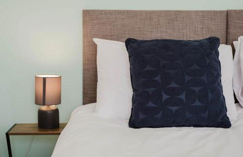 Modern and Comfortable Home away from Home - Photo 62