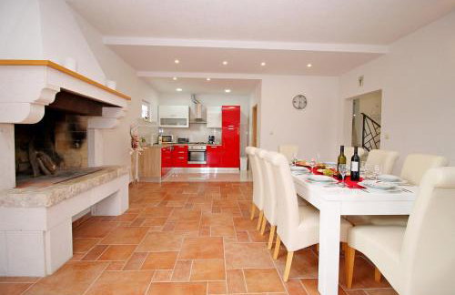 Villa Pasika with private 31m2 pool, summer kitchen with BBQ, 4 bedrooms - Photo 10