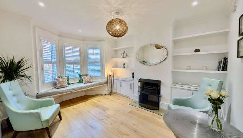 Stunning 4 Bedroom House in Old Windsor Perfect for Families & Groups - Foto 4