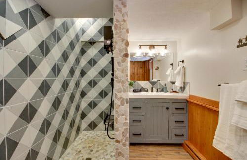 Away at Moose Bay Breezy Point Gem with Game Room - Foto 16