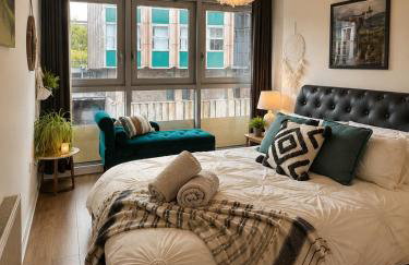 Lovely Bohemian Apartment in Heart of City Life - Foto 1