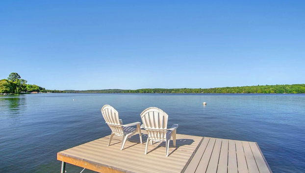 East Jordan Vacation Rental on Lake Charlevoix - Photo 2, Intérieur