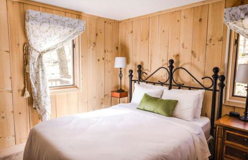 Wine Moose w Hot tub Fireplace Sauna 9min to Mt Snow - Foto 26