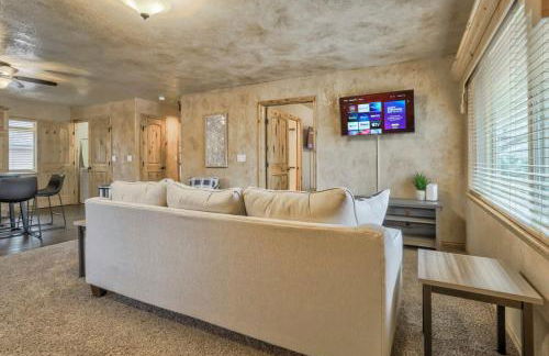 2BR Cottage with outdoor seating near Hiking & DT - Foto 6