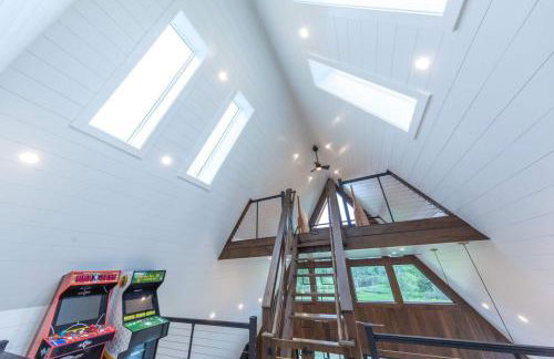 TreeTops Ayframe, Supersized AFrame on the River with Hot Tub - Foto 35