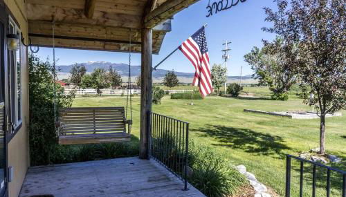 Romantic Cabin Rental with a Delightful Porch near Ennis, Montana - Foto 5