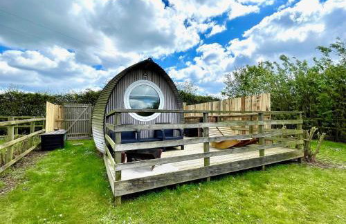 Armadilla 1 at Lee Wick Farm Cottages & Glamping - Foto 1