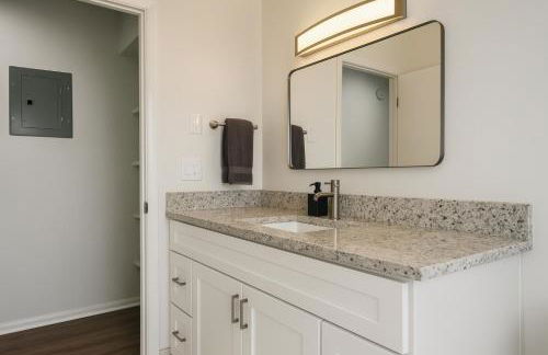 Modern Downtown 1BR Stay in Downtown Royal Oak - Foto 38