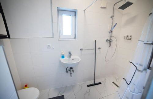 Nord-Apartment 6 I 1 Zimmer mit WLAN, Fußbodenheizung & Walk-In Regendusche - Photo 12