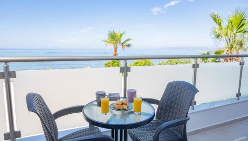 Queen Mary Beachfront Studios - Foto 2