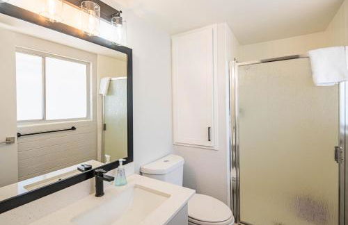 Spacious 2 Bedroom, 2 Bath, Pool, Free Parking, Gym - Foto 40