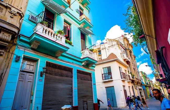 Lujoso Apto WIFI Gratis Balcon y Jacuzzi - Photo 36