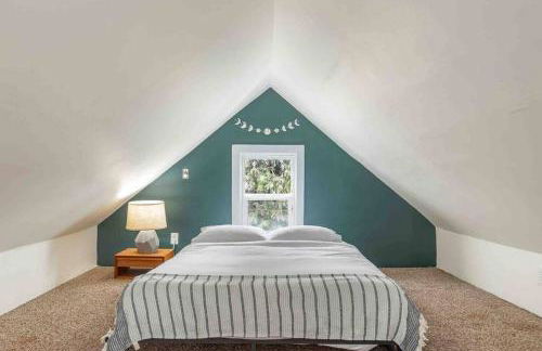 Spacious Retreat with guest house, game room, parking in N Tacoma - Foto 20