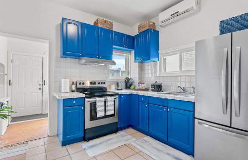 Sojourn Classic DC Rowhouse with Parking - Foto 16