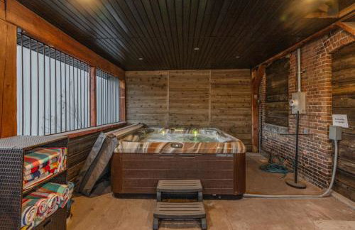 Historic Yellowstone Saloon - Foto 74