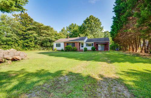 Winston-Salem Home on 2 Acres - Spacious Deck! - Foto 1