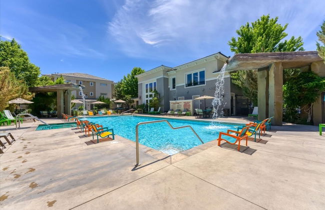 2BR Getaway Pool Gym Basketball Court Theater Access - Photo 28